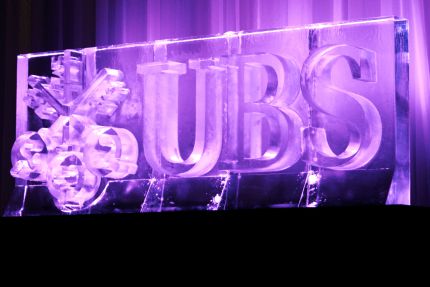 Logo-Eisfiigur UBS